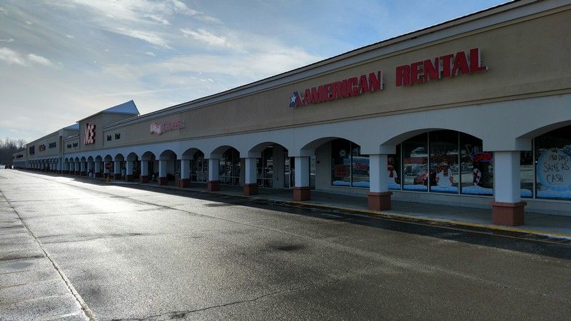 New Castle Plaza: 427-525 S Memorial Dr, New Castle, IN 47362